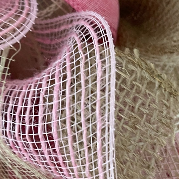 Family Wreath “HOME IS WHERE THE HEART IS” Mesh & Burlaps 20” pink wreath - Picture 8 of 9